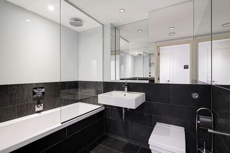This one bedroom apartment is available in the modern development that is Moore House situated in The Grosvenor Waterside moments from Sloane Square and Victoria. - Photo 4