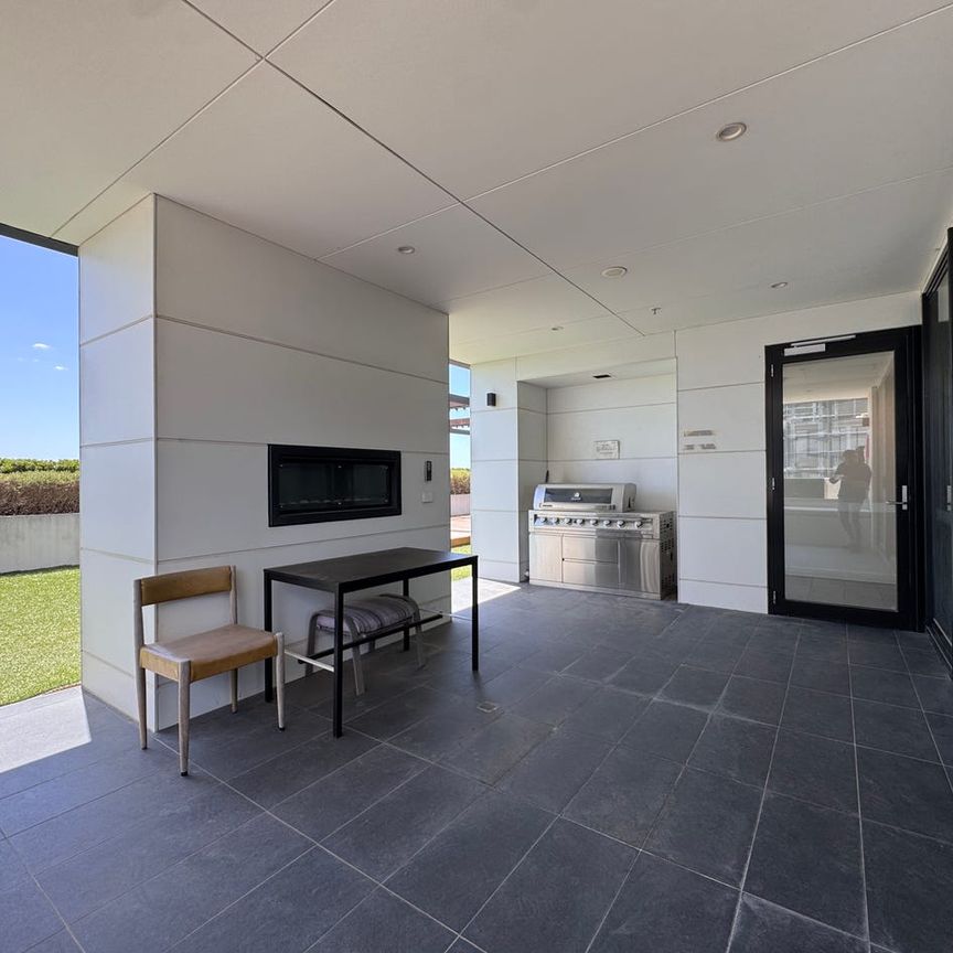 Modern 2Bed 2Bath Apartment in Prime Box Hill | Secure Entry | Rooftop Facilities - Photo 1