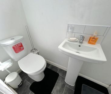 1 bedroom house of multiple occupation to rent - Photo 6