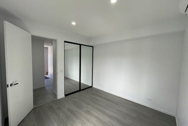 2/5 Willoughby Street, Reservoir VIC 3073 - Photo 1