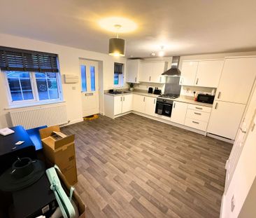 55 Hector Drive, Peterborough - Photo 2