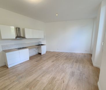 Location Appartement 2 pièces 42m² MARSEILLE 6ème - Photo 3