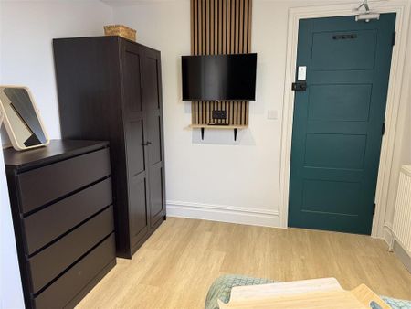 1 bedroom in a house share to rent - Photo 5