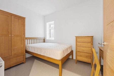 Bedroom Detached House In Bournemouth, BH9 - Photo 4