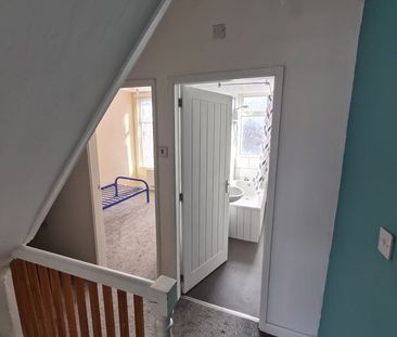 4 Bed Terraced House, Cross Green Avenue, LS9 - Photo 1