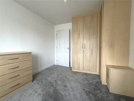 2 bed Flat for rent - Photo 2