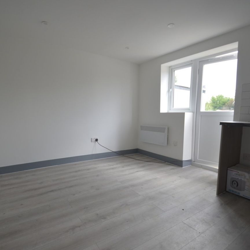 6 bedroom Semi-detached house to rent - Photo 1