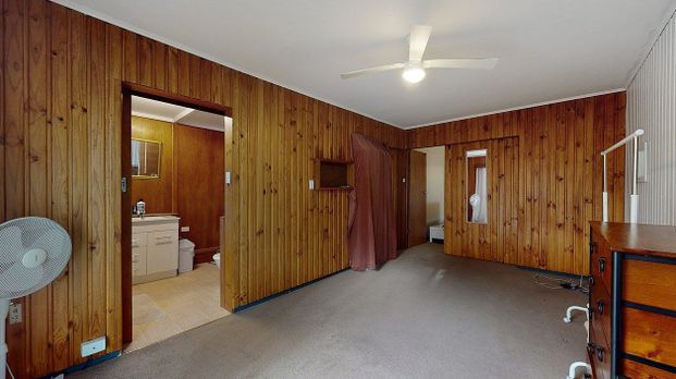 Family Home in Surrey Hills - Photo 1