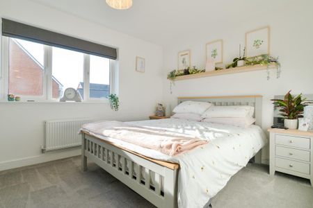 3 bedroom semi-detached house to rent - Photo 2