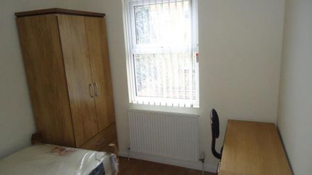 6 bedroom house to rent - Photo 2