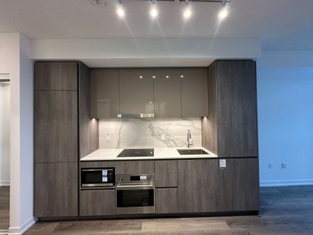 For Lease - 8 Interchange Way Unit# 1011, Vaughan, Ontario - Photo 5