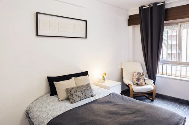 Carrer de Jaume Roig, Valencia, Valencian Community 46010 - Photo 1