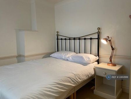 1 bedroom in a house share to rent - Photo 3