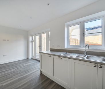 2 bedroom semi-detached house to rent - Photo 6