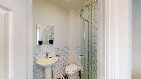 1 bedroom in a house share to rent - Photo 5