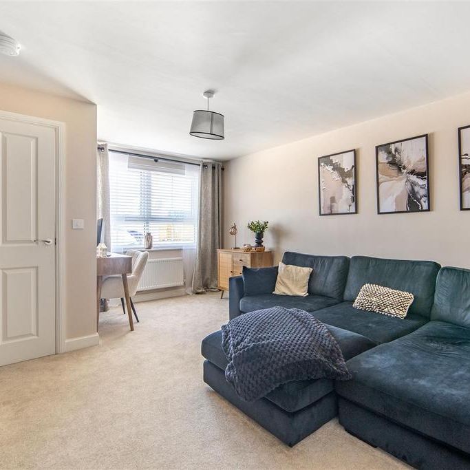 3 bedroom semi-detached house to rent - Photo 1