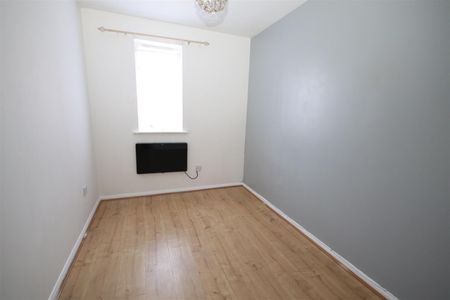 2 bedroom Flat to let - Photo 4