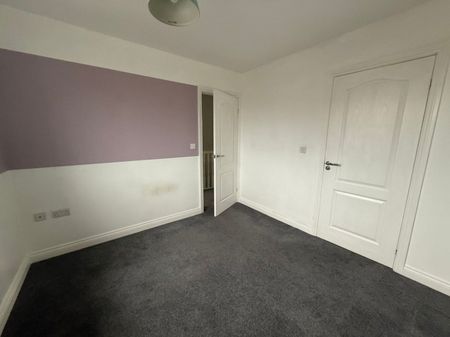3 bed Town House - To Let - Photo 3