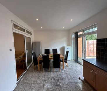 4 bedroom semi-detached house to rent - Photo 2