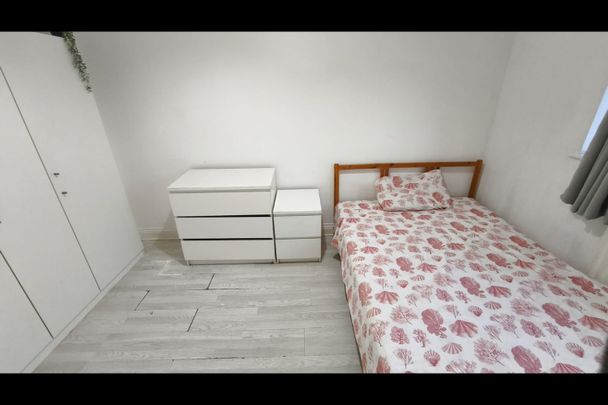 Room in a Shared House, Hilda Road, E16 - Photo 1