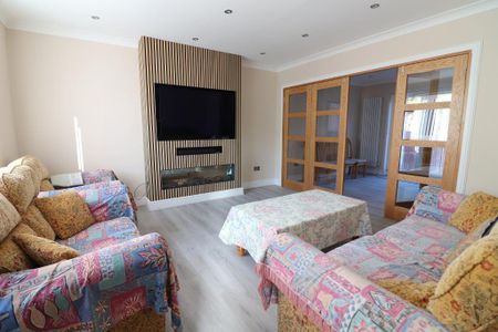 3 bedroom end of terrace house to rent - Photo 3