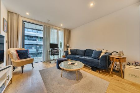 Hawthorne Crescent, London, SE10 - Photo 3