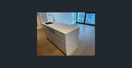 Beautiful North Facing Apartment With Car Park ! - Photo 3