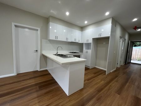 Modern & Spacious - Photo 3