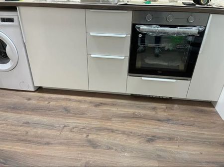 Plaça de Pep Ventura, Badalona, Catalonia 08912 - Photo 3