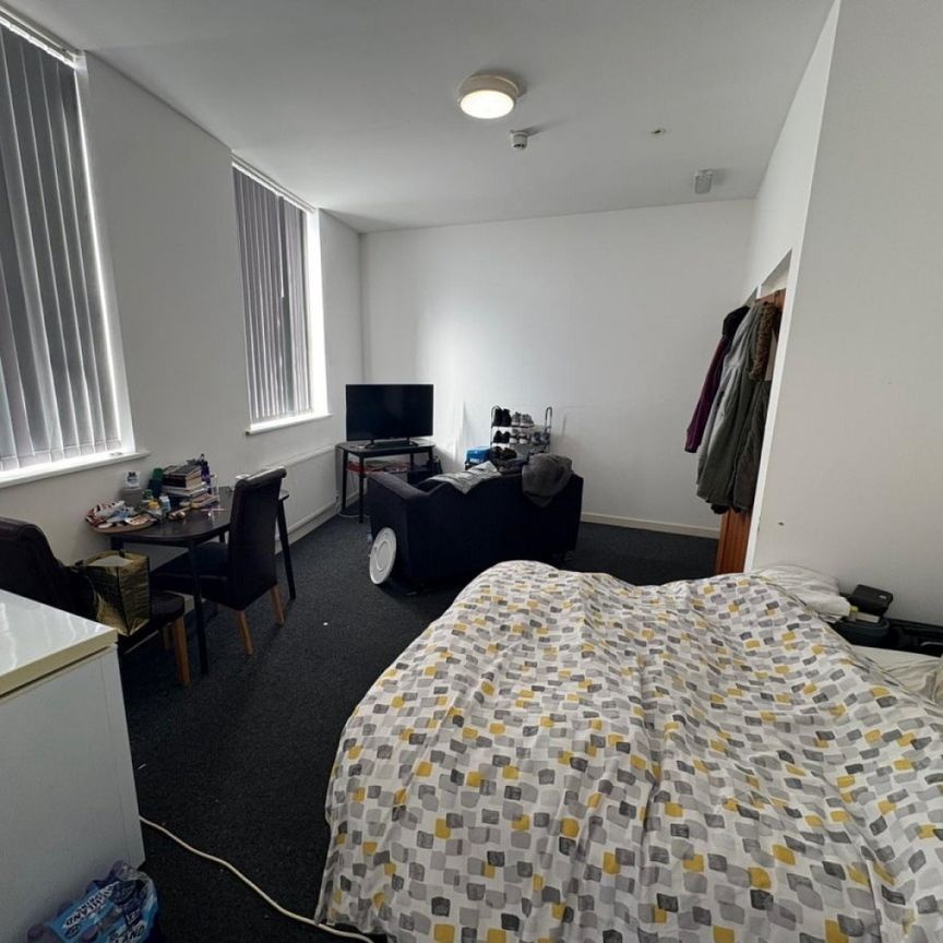 1 bed House Share - To Let - Photo 1