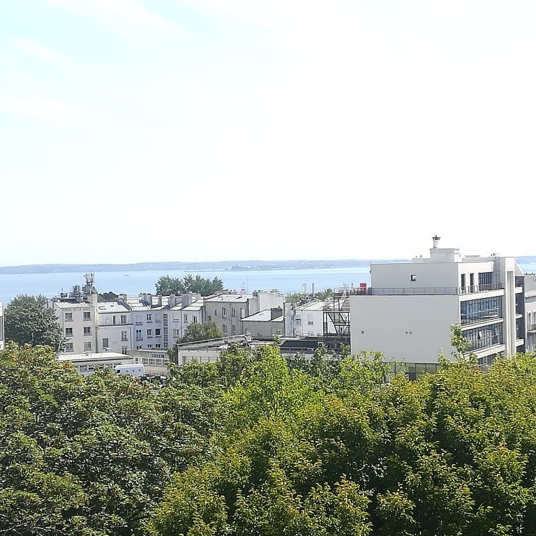 TRES RARE SUR LE MARCHE SUPERBE APPARTEMENT A LOUER BREST CENTRE VUE MER - Photo 1