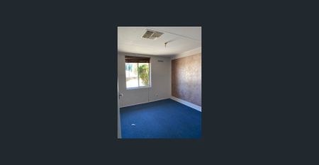 COMFORTABLE THREE BED HOME, AIRCON, LARGE UNDERCOVER PATIO - Photo 3