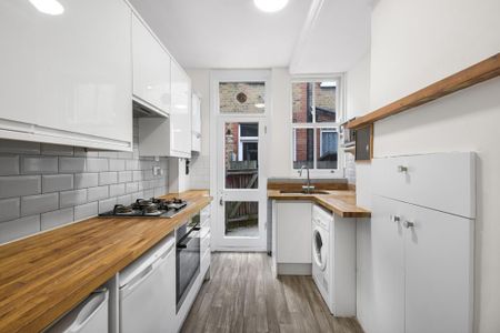 2 bedroom flat to rent - Photo 4