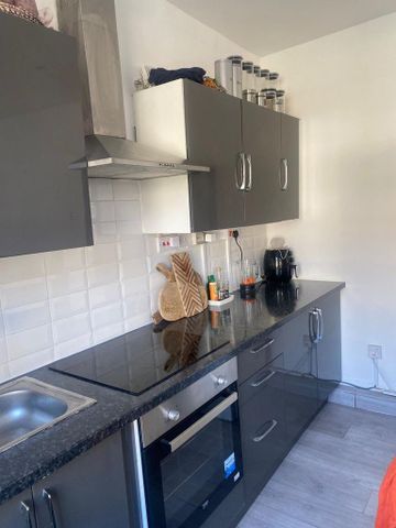 1 bedroom in a house share to rent - Photo 4