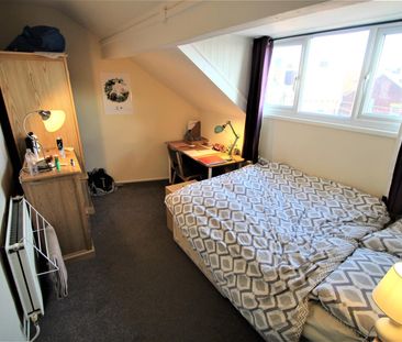 5 bedroom semi-detached house to rent - Photo 3