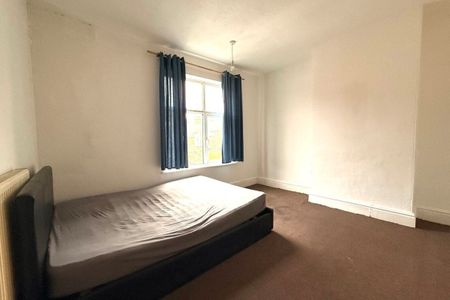 Oxford Street - Photo 3