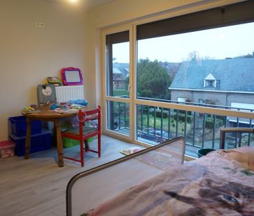 Appartement met kleine garageruimte/berging en 2 open staanplaatsen - Foto 1