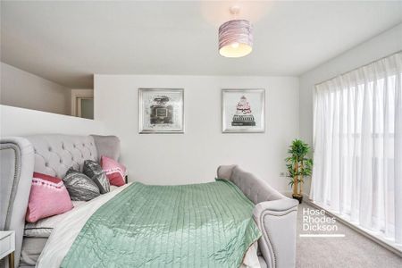 3 bedroom semi-detached house to rent - Photo 5