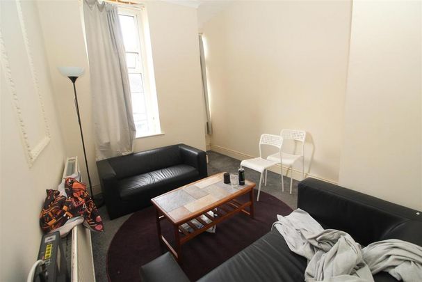 4 bedroom flat to rent - Photo 1