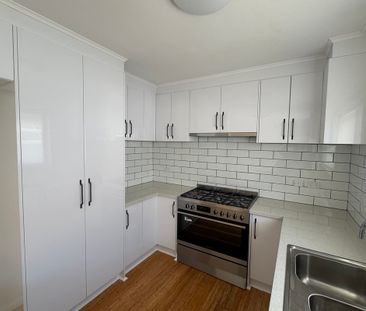 3 BEDOOM HOME NEXT TO BROKEN RIVER & RENOVATED KITCHEN! - Photo 6