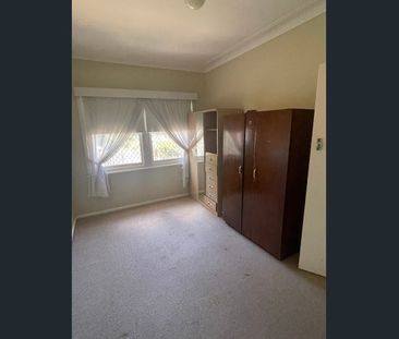 Prime Location! - Photo 3