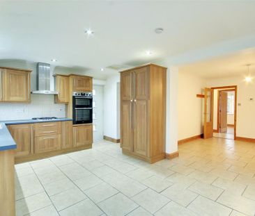4 bedroom semi-detached house to rent - Photo 6