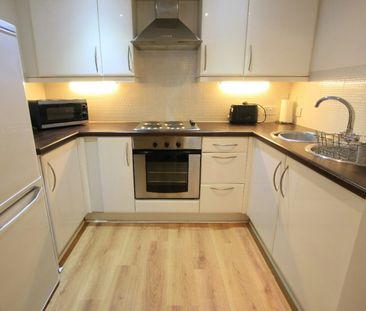 Flat to rent on - Photo 2
