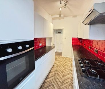 3 bedroom end of terrace house to rent - Photo 2