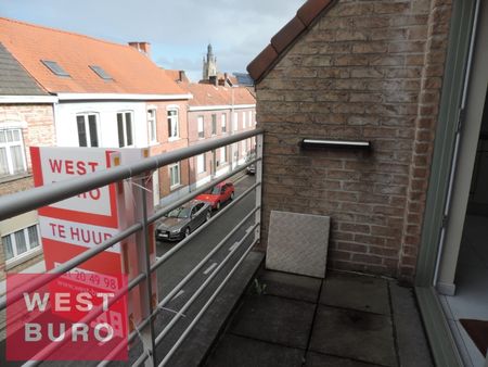 Ruim en zonnig appartement met 2 slaapkamers - Photo 2