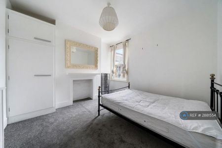 4 bedroom flat to rent - Photo 3