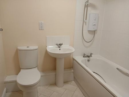 2 bedroom ground floor flat to rent - Photo 5