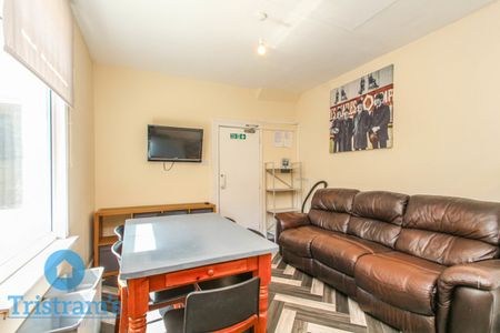 Albert Grove, Lenton - Photo 2