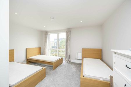 Sir Alexander Close, Acton, W3 - Photo 4