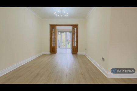 3 bedroom semi-detached house to rent - Photo 3